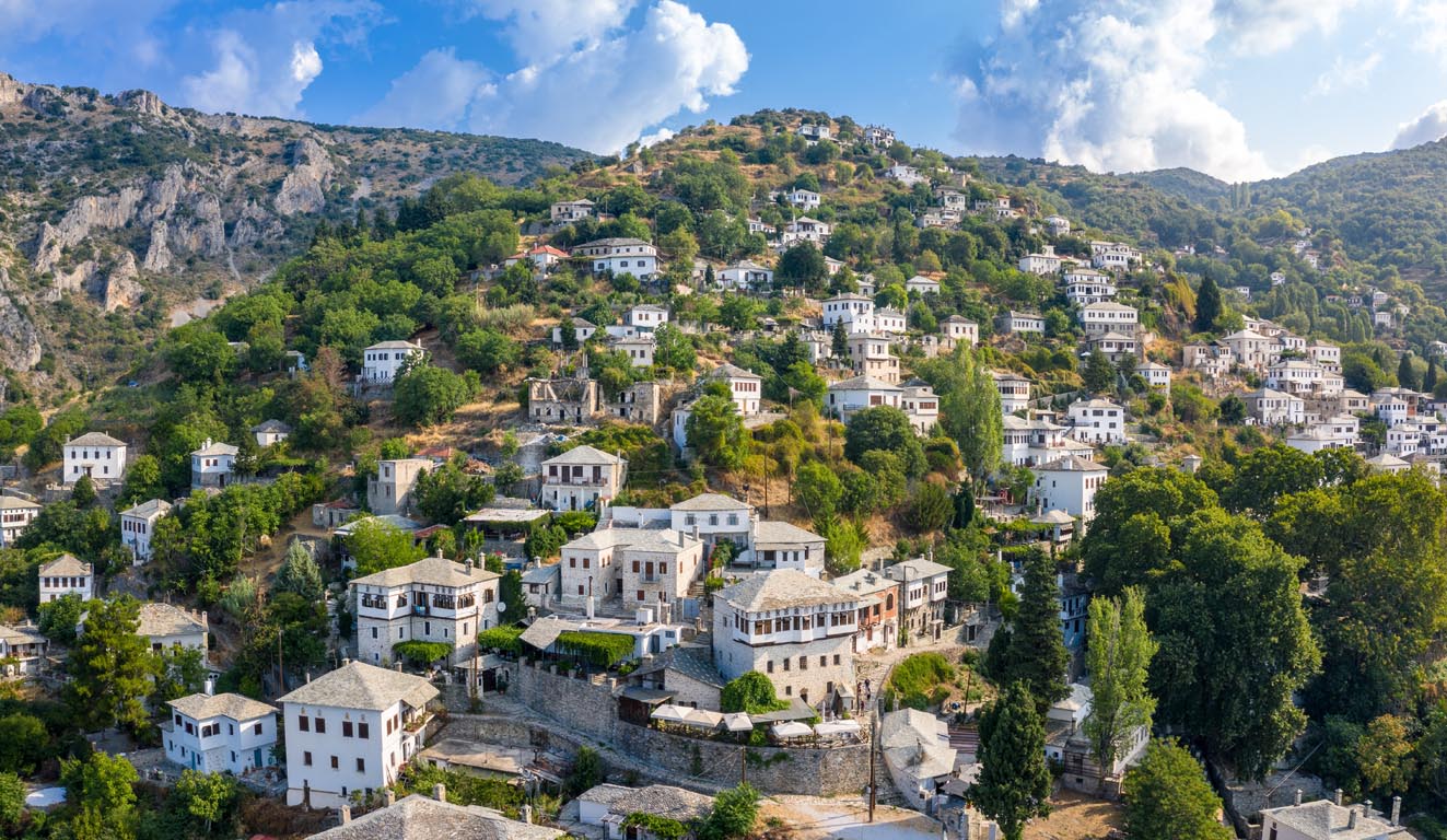 1η ΗΜΕΡΑ: ΑΘΗΝΑ- ΒΟΛΟΣ – ΜΑΚΡΥΝΙΤΣΑ – ΠΟΡΤΑΡΙΑ